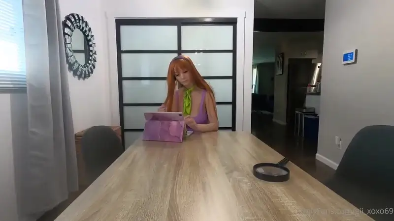 Aria Sixx & Gii_xoxo69 in a wild threesome with pawg cosplay babes