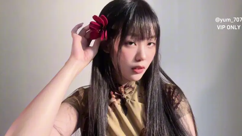Yum_707 Rubs Her Pussy In A Chinese Cheongsam