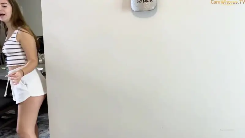 Jade Teen gets paid for her pizza by the delivery guy with a hot fuck