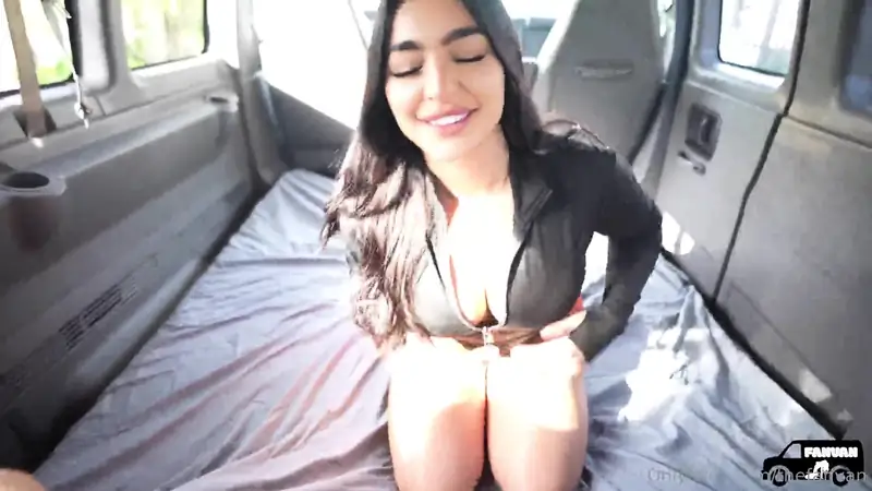 Fan Bus Emily Rinaudo Sex Tape Video Leaked