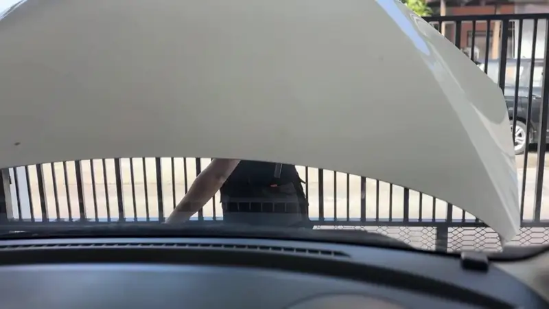 Sweetie Fox bangs her customer with a little help from her mechanic