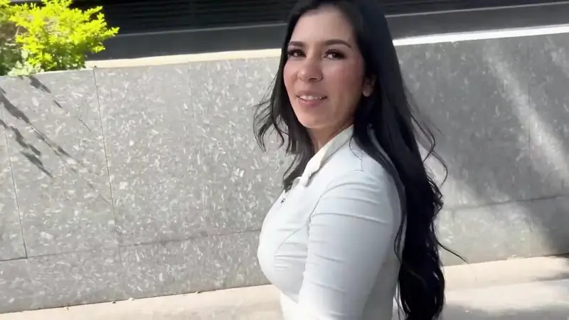 Elizabeth Marquez Gets Horny WIth A Stranger