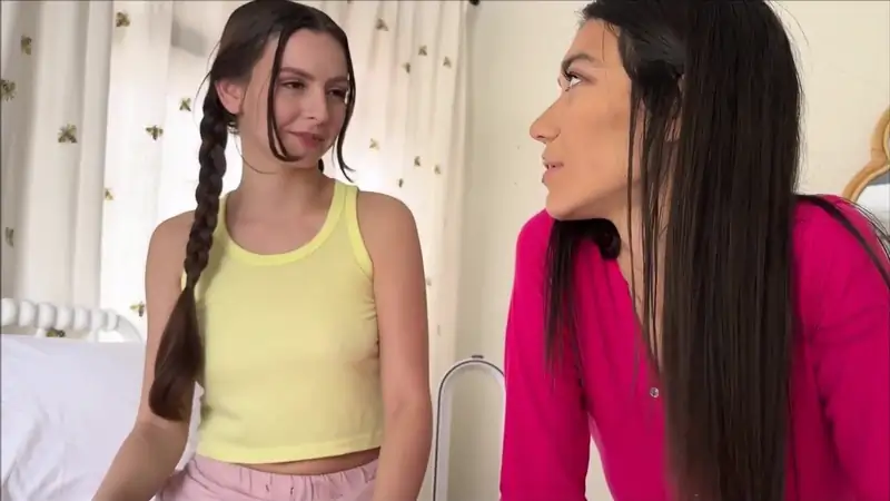 SerenaxHill & SawyerCassidy3x Have A Threesome With Their Stepbrother