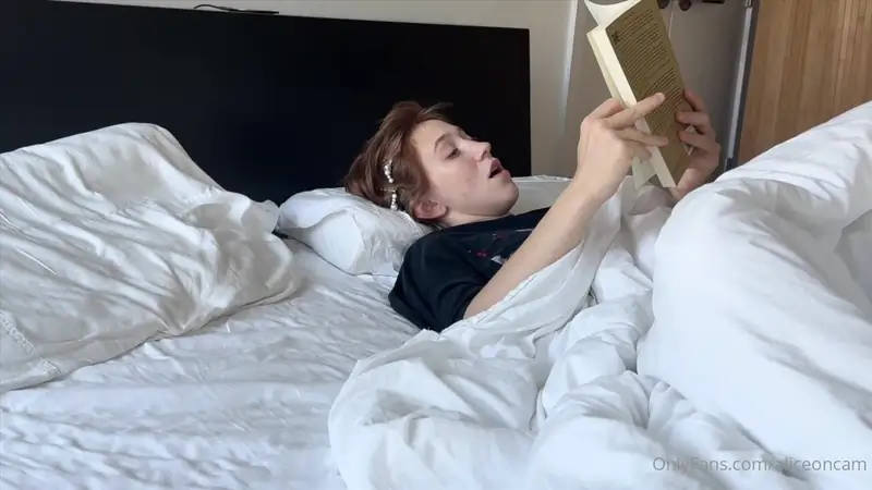 AliceOnCam Gets Railed After Reading