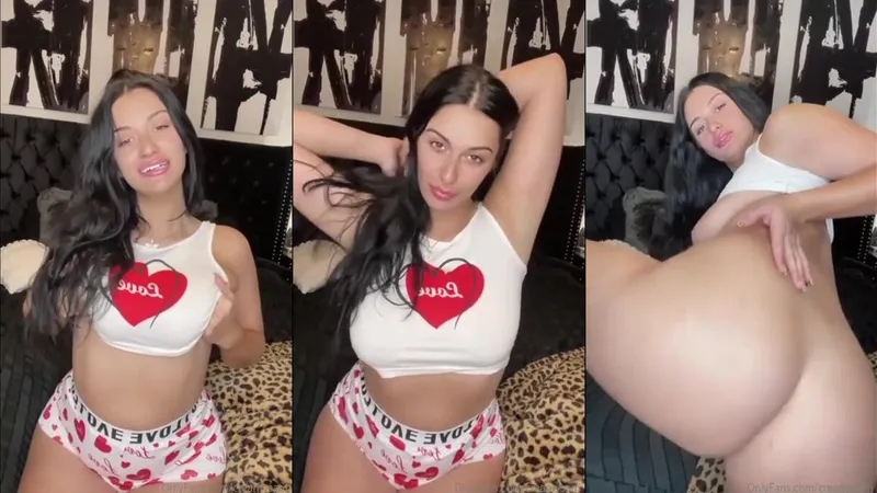 CreamySam Fingers Her Lusty Butthole
