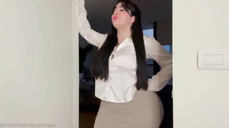 Ameliasocurvy Spreads And Fondles Her Clit