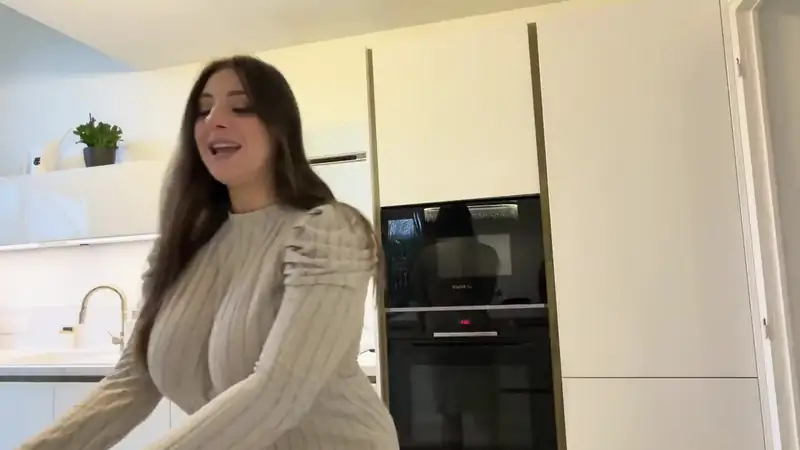 Lusty Barista Luna Doll Gets Her Cunt Filled